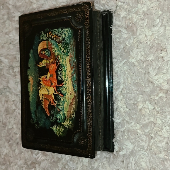 Jewelry Box Russian Lacquer hand painted - Picture 7 of 16